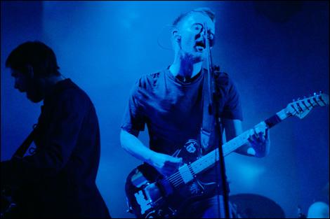 Pour obtenir des places pour le prochain concert de Radiohead à Bercy, les journalstes ont dû se plier aux exigences du groupe. Quelles étaient-elles?