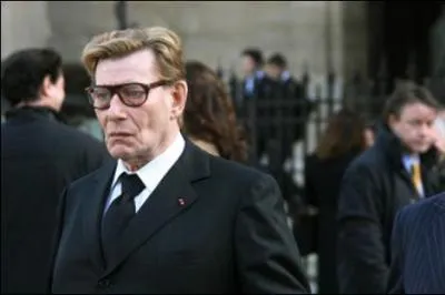 Mercredi, deux jours aprs la mort d'Yves Saint Laurent, les mdias marchaient sur des oeufs pour parler d'un de ses amis. De qui s'agit-il?