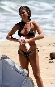 Qui est cette star en maillot de bain ?