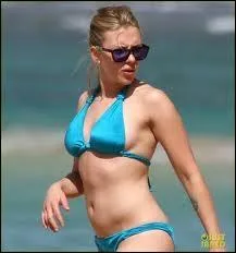 Qui est cette star en maillot de bain ?