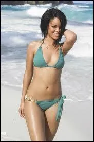 Qui est cette star en maillot de bain ?