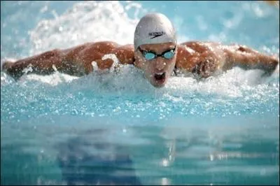 Comment se nomme cette nage, pratique en comptition ?