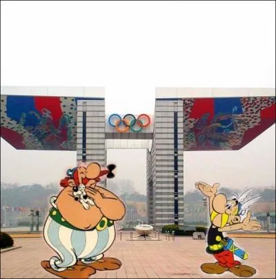 Astrix et Oblix sont admiratifs devant   La porte de la paix  , entre du parc olympique de ... .