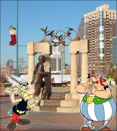   Ils sont fous ces amricains   semblent se dire nos deux compres en dcouvrant la statue de Pierre de Coubertin  l'entre du Parc du Centenaire  ... .