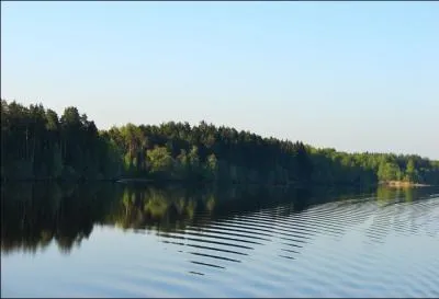 Europe. Ce fleuve est le plus grand d'Europe, qui prend sa source  228 mtres d'altitude avant de se jeter dans la mer Caspienne aprs un parcours de 3 700 km. Il arrose plus d'un tiers de la Russie.