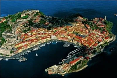 O se situe l'le d'Elbe qui est la plus grande le de l'archipel toscan ?