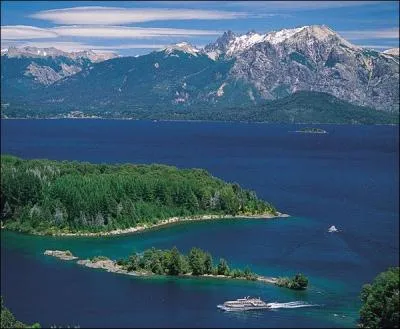 O se situe l'le Victoria qui a t nomme ainsi en 1839 en l'honneur de la reine Victoria ?