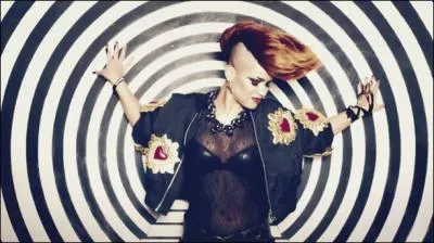 Qui chante  This is love  ?