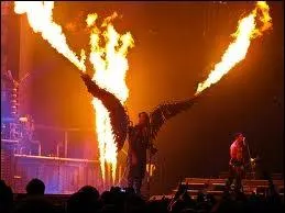 A votre avis, quel groupe joue avec des lance-flammes sur scne ?