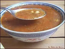 A base de quoi est ralise la  Chorba frick , spcialit nord africaine ?