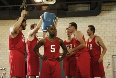 A propos de basket, dans son équipe, à quel poste Winston joue-t-il ?