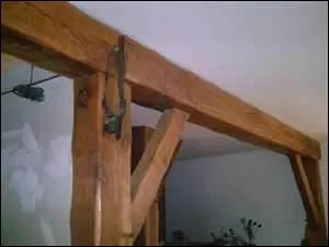 Pièce de bois équarrie, de grandes dimensions, les solives de la charpente s'y appuient.