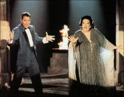 Montserrat Caballe et Freddie Mercury dans un improbable et superbe duo ! On est  ?