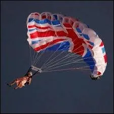 L, c'est un personnage trs clbre qui saute en parachute au dessus du stade, on se trouve  ?