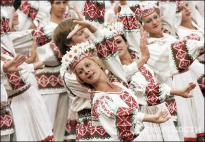 Ces jolies danseuses ont enchant le stade olympique de ?