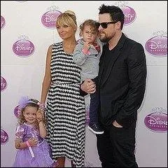 Comment se nomme la fondation que ses parents ont cre en son honneur ?