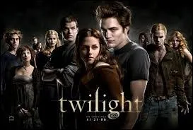 De quelle couleur est la voiture d'Alice quand elle emmne Bella  Volterra ?