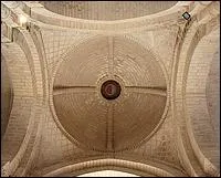 Qui a invent le systme constructif permettant de poser une coupole sur une base carre ?