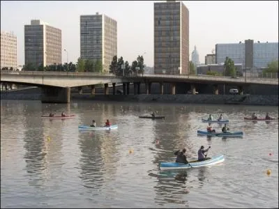 Comment s'appelle le fleuve qui traverse Boulogne (sur lequel s'entrainent d'ailleurs les sportifs boulonnais, trs reconnus en cano et aviron) ?