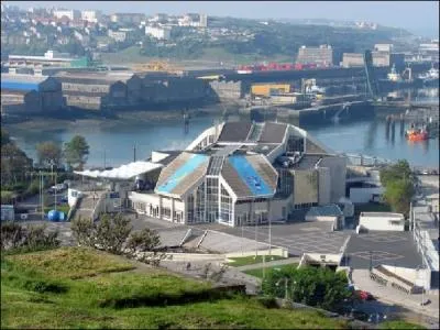 Quel site situ  Boulogne-sur-Mer rencontre un trs important succs touristique ?