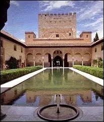 Le palais de l'Alhambra témoigne de la présence et de l'art des Musulmans en Espagne. Ses fortifications dominent la ville de...