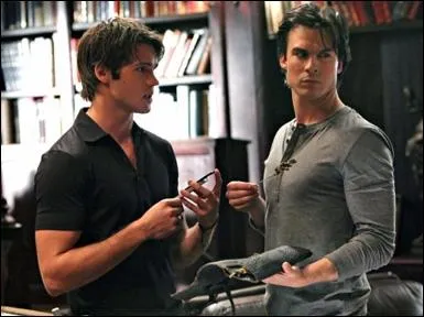 Quel accessoire contenant de la veine de Vnus Jeremy porte-t-il ?