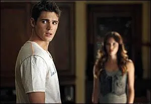 Dans la saison 3, comment comprend-il qu'Elena est morte ?