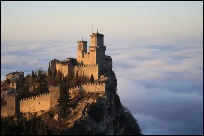 Qu'est-ce que l'État de Saint-Marin ?