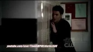 Dans la saison 3, combien de temps indiquait l'horloge du gymnase avant que Stefan se nourrisse d'Elena ?