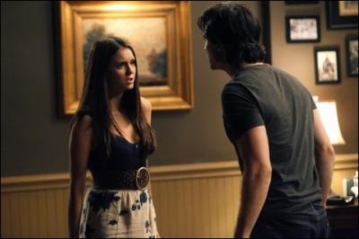 Combien de fois Damon a-t-il forcé Elena à boire de son sang ?