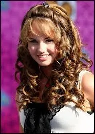 Dans quelle srie joue Debby Ryan ?