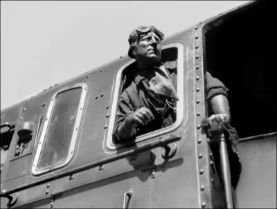 Ce livre c'est l'histoire de Jacques Lantier, fils de Gervaise, qu'un atroce dsir de tuer treint quand il dsire une femme. C'est aussi l'histoire de Lison, une machine qu'il aime et soigne comme une matresse.