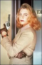 Le privé noir américain féminisé, c'est l'actrice Kathleen Turner, qui interprète l'héroïne du romancier Sara Paretsky. Elle y joue le meilleur privé de Chicago, qui se nomme... ?