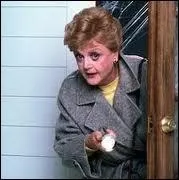 Cette héroine est à la fois auteur de best-sellers policiers, et également amenée à faire le détective dans la vie, grâce à ses talents d'enquêteur. Jessica Fletcher, avant cela, était ?