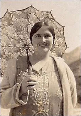 Patricia Wentworth, écrivain (en photo) a créé le personnage d'une ex-gouvernante devenue détective, oeuvrant dans les années 40, proche de Miss Marple. Quel est son nom ?