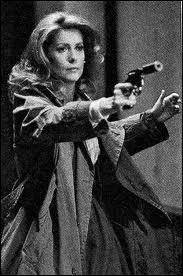 Même Catherine Deneuve, au long de sa prolifique carrière, a joué une détective privée, dans le film Ecoute voir. A votre avis, elle s'y nommait ?