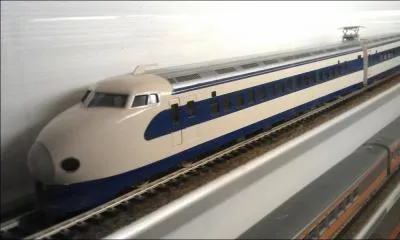 Dans quel pays apparurent les premiers trains, en grande vitesse, en 1964 ?