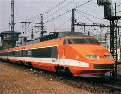 Le 27 septembre 1981, le premier TGV franais ( train  grande vitesse) est entr en service. Quelle ligne ferroviaire a t ouverte, au public ?