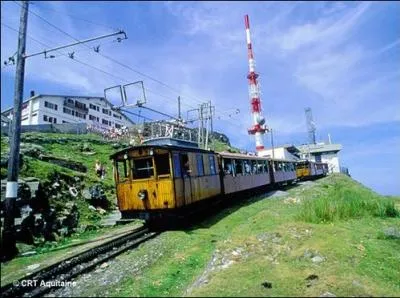 Comment s'appelle le chemin de fer  crmaillre o circule un petit train, dans les Pyrnes-Atlantique ?