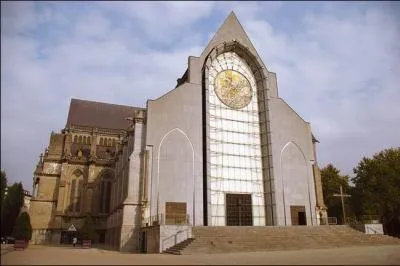 Samedi, vous pourrez visiter cette cathdrale ddie au culte de la vierge. Comment s'appelle-t-elle ?