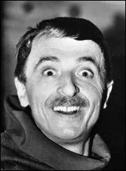 C'est au bal des pompiers que j'ai rencontr cette adorable crature avec, hlas, les dents bien longues, tout le portrait de son pre. Mais j'ai retrouv ma vie de garon et depuis la vie est belle.