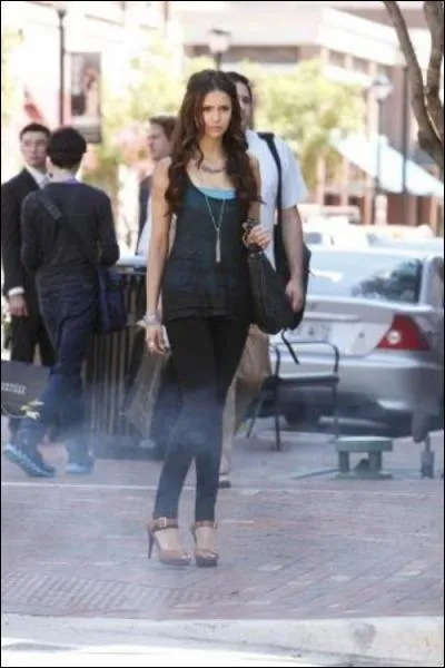 Par qui se fait-elle tuer ?