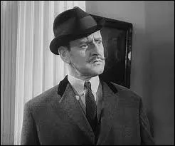 Reconnaissez-vous l'acteur qui jouera une fois dans sa carri�re Poirot ? Il a eu beaucoup de succ�s dans les ann�es 60 dans les com�dies avec Rock Hudson et Doris Day. C'est ?