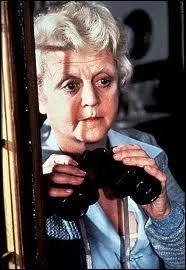 C'est ici Angela Lansbury (la Jessica Fletcher de la s�rie Arabesque) qui interpr�te au cin�ma Miss Marple. Dans quel film ?