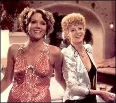 Deux grandes actrices britanniques s'affrontent avec sarcasme et ironie, dans le film Meurtre au soleil, tir� d'une �nigme d'Agatha. Ce sont ?