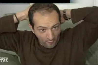 Michael est un dj de 39 ans qui anime des soires  l'occasion... Quel est le reproche principal que lui fait sa mre ?