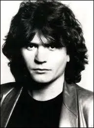 A qui s'adressait Balavoine en chantant  Toute la ville t'appartient  ?