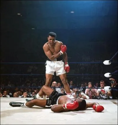 En 1964, Sonny Liston veut absolument vaincre ce petit jeune qui monte, Cassius Clay, il a alors une ide de gnie !