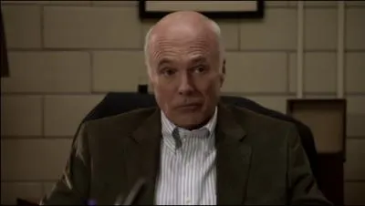 Le directeur de l'cole et grand-pre d'Allison est