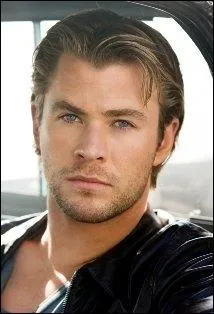 Comment s'appelle ce bel homme ?